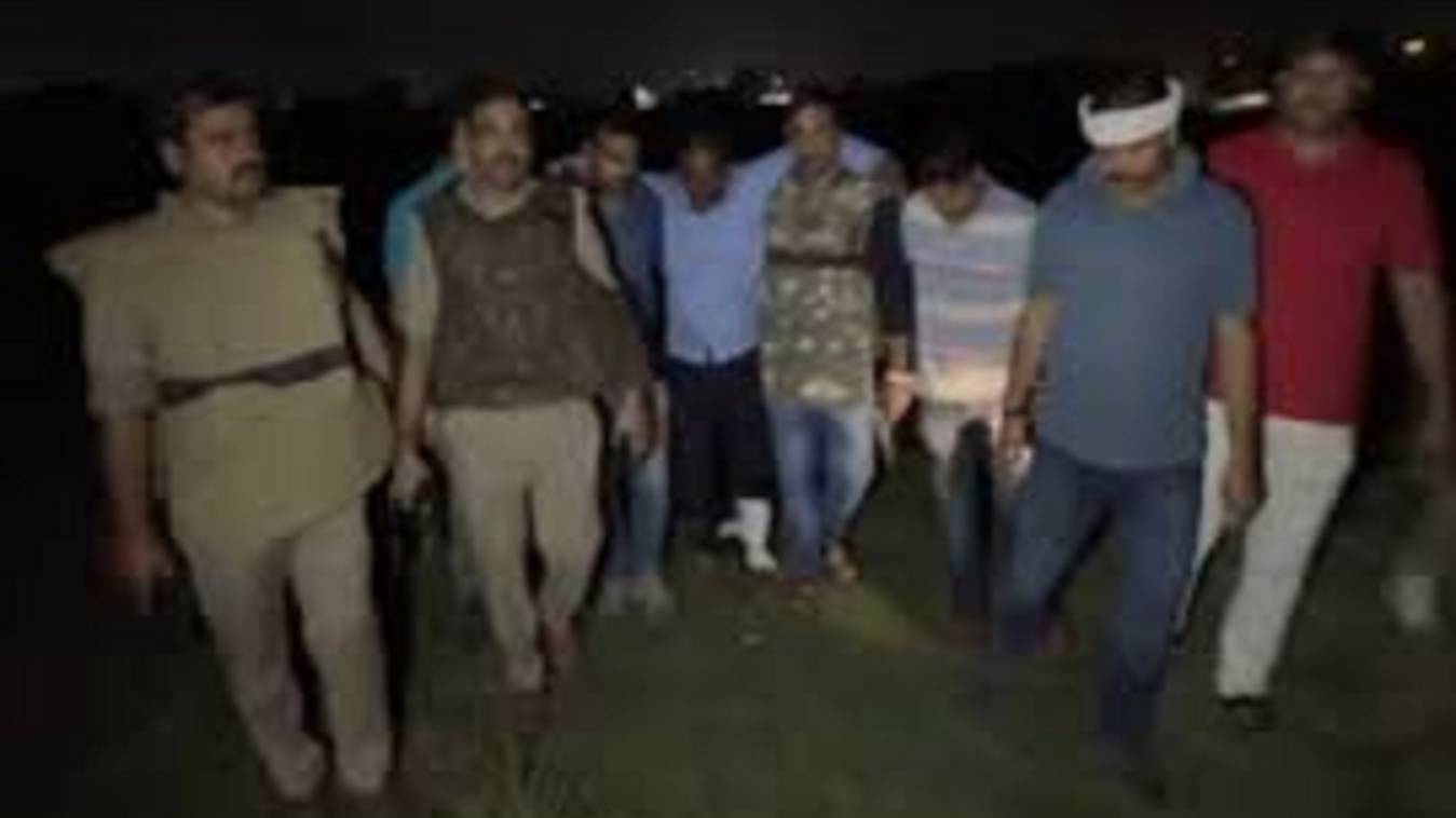 सारनाथ हत्याकांड का मुख्य आरोपी मुकीम मुठभेड़ में गिरफ्तार, पैर में गोली लगी