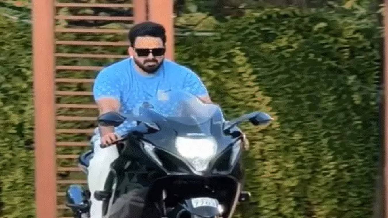 पवन सिंह समेत 4 पर ठगी और धमकी का केस दर्ज