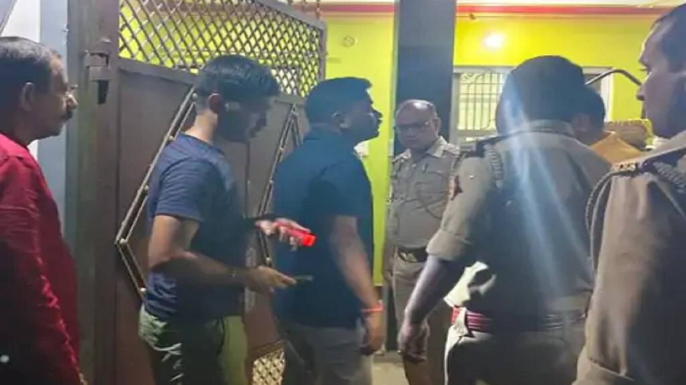   जिम में दबंगों ने चलाई 6 राउंड गोलियां: डंबल उठाने को लेकर विवाद के बाद लहराए हथियार, फायरिंग के बाद भागे हमलावर