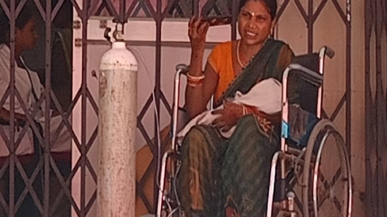 लापरवाही:  एंबुलेंस आने से पहले ही दो घंटे के नवजात को बाहर निकाला, वाराणसी जिला महिला अस्पताल का मामला 