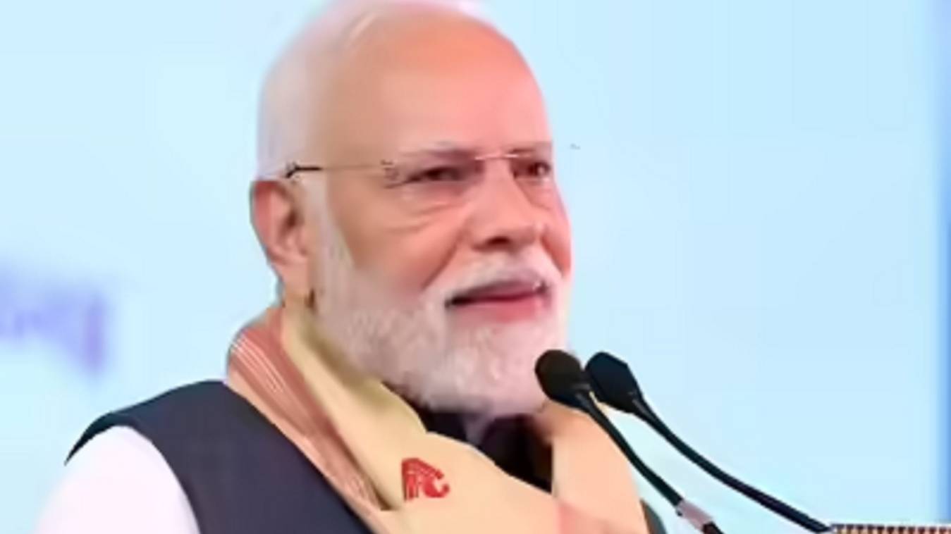 पीएम के जन्मदिम पर उत्सवी रंगों में रंगी काशी