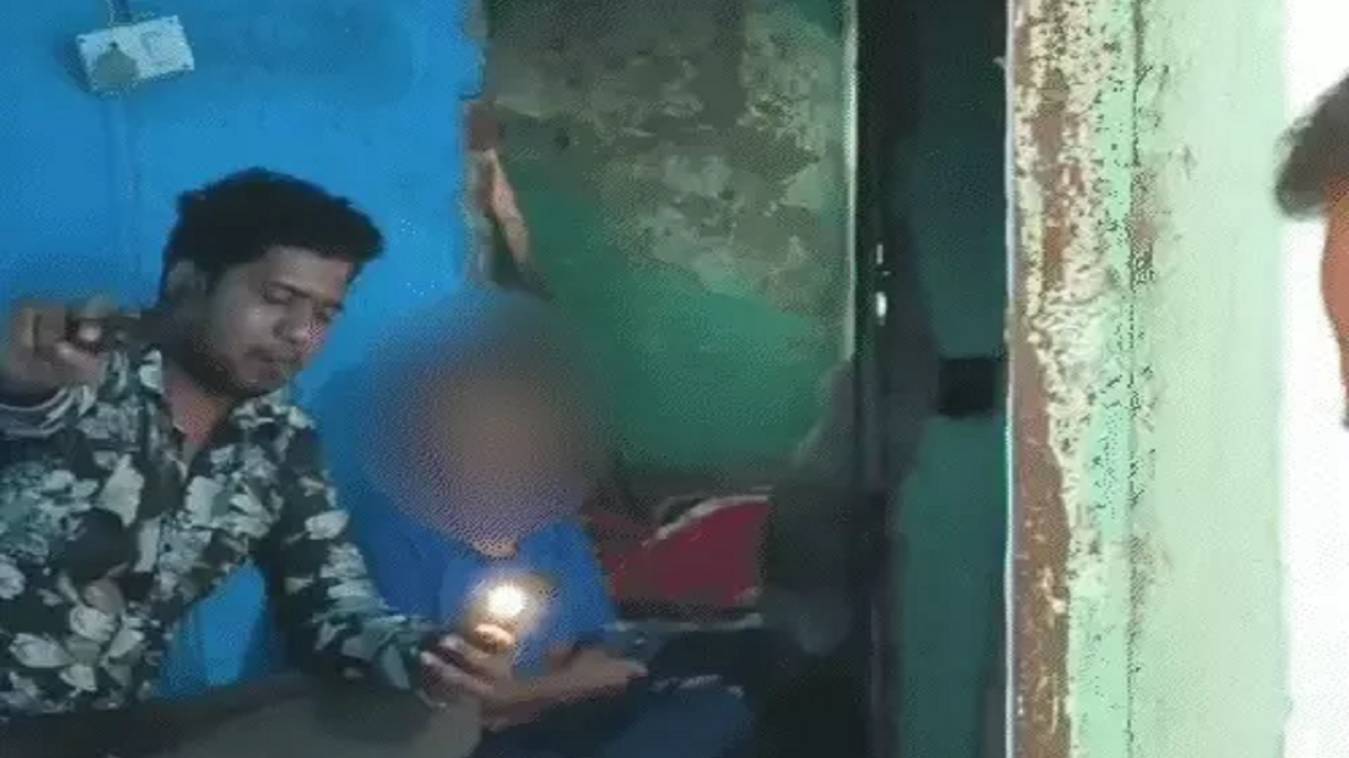 कन्नौज: सिरफिरे प्रेमी ने प्रेमिका के बेटे को तमंचे के बल पर बनाया बंधक, 4 माह पहले 3 बच्चों की मां से की थी कोर्ट मैरिज, जानें पूरा मामला