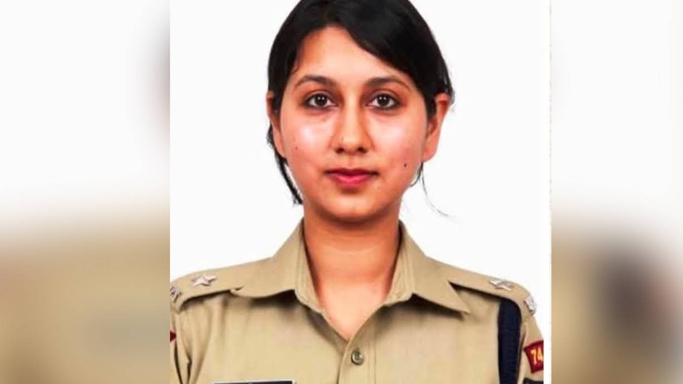 सोशल साइट पर आईपीएस नीतू कर रही ट्रैंड