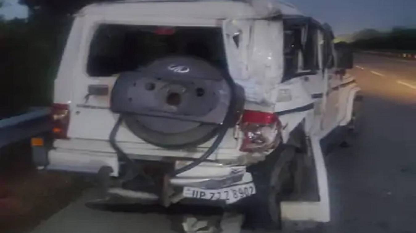 प्रयागराज में दर्दनाक सड़क हादसा: बोलेरो के आगे सो रहे चार लोगों को ट्रक ने कुचला, मौके पर मौत