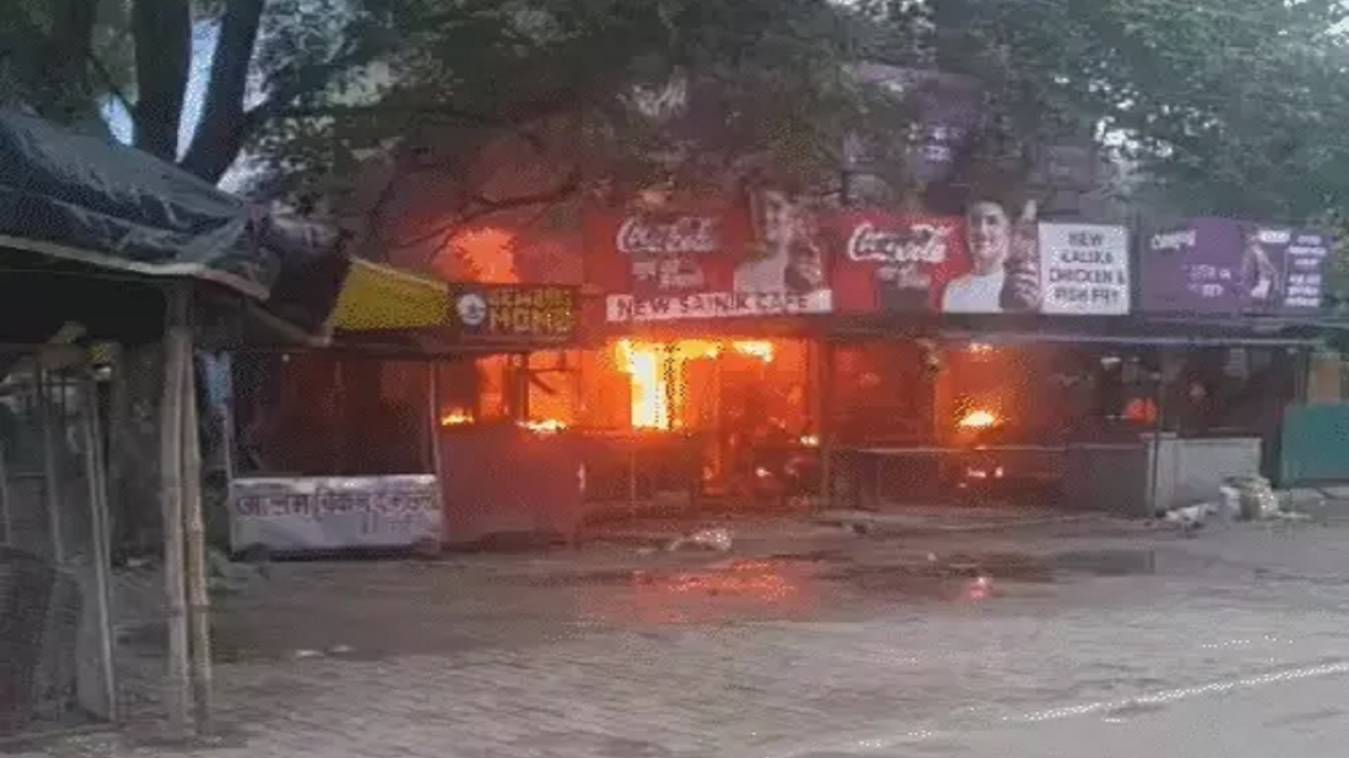 कैंटोनमेंट एरिया के रेस्टोरेंट में रखे गैस सिलिंडरों में धमाका