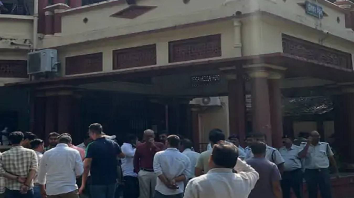 बनारस हिंदू विश्वविद्यालय में 11 घंटे चली ईसी बैठक, सुरक्षा और पारदर्शिता पर बड़े फैसले