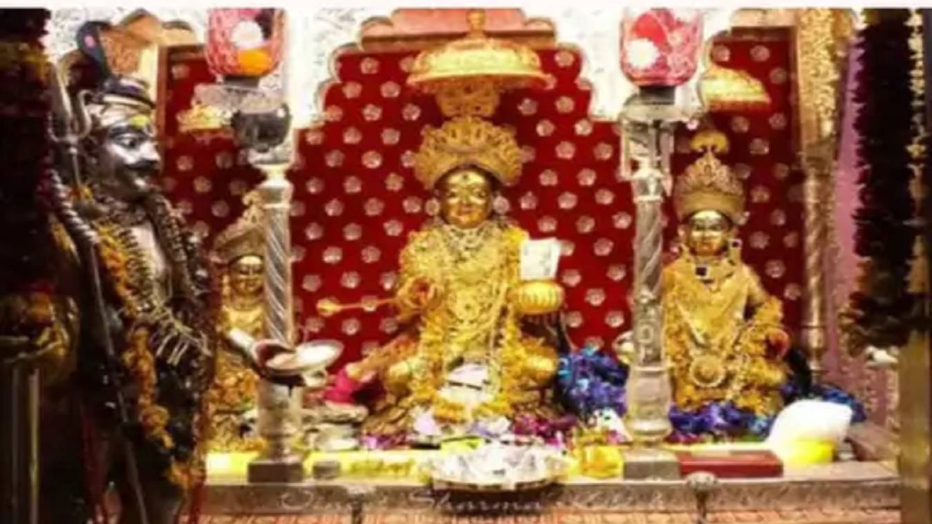 अंबानी परिवार ने मां अन्नपूर्णा को भेजा साड़ी और आभूषण समेत श्रृंगार सामग्री, धनतेरस से अगले 5 दिन खुलेगा कपाट, प्रतिदिन 18 घंटे देगी दर्शन