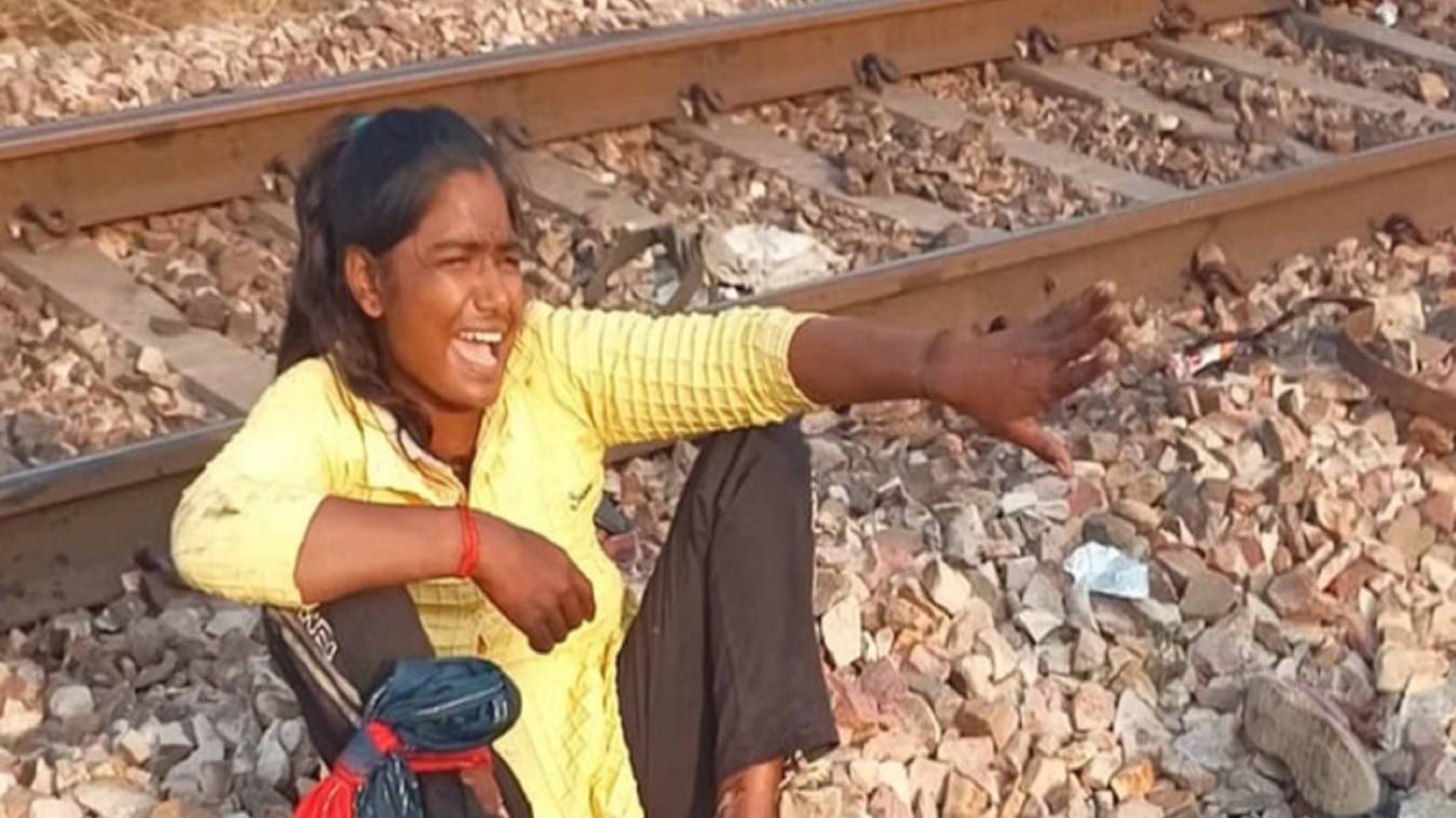 ट्रेन हादसे में 21 साल की छात्रा के दोनों पैर कट गए, पिता भी घायल, मार्मिक तस्वीर देख कांप गया कलेजा