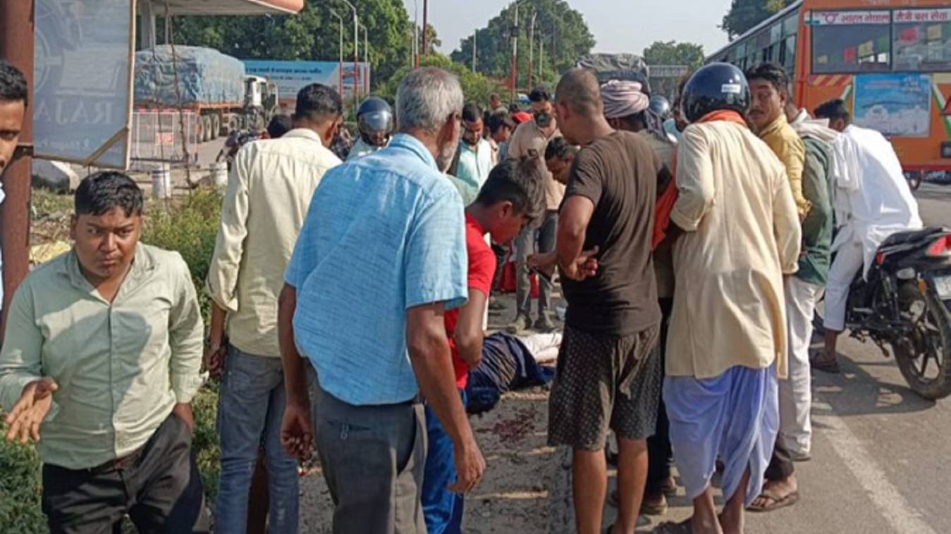 बहराइच में दिनदहाड़े हत्या, जुमे की नमाज पढ़कर लौट रहे युवक पर एक हमलावर ने मारी कुल्हाड़ी तो दूसरे ने चाकू से किए वार