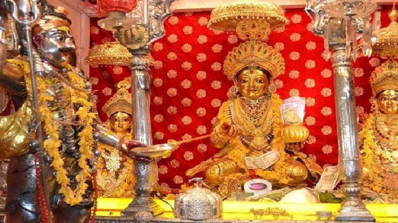 काशी में मां अन्नपूर्णा के स्वर्ण रूप के दर्शन के लिए भक्तों की उमड़ी भारी भीड़, दोपहर तक 1 लाख  श्रद्धालुओं ने किए दर्शन