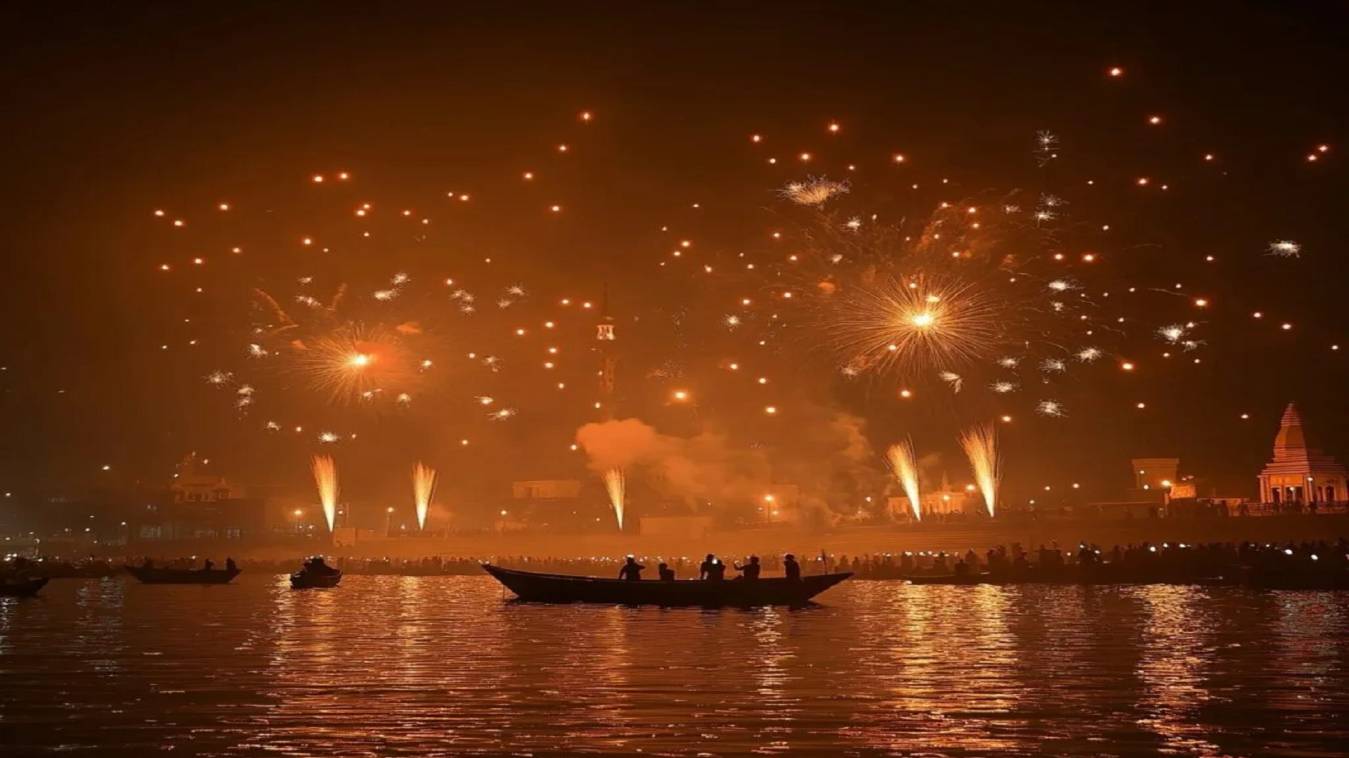 काशी की चमक ने बढ़ाए दाम: देव दीपावली पर होटल-नाव हुए ‘सोने के भाव’, विदेशों को भी पीछे छोड़ा