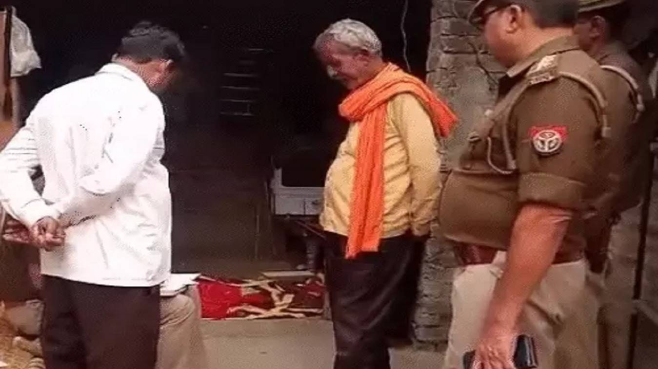   प्रेमिका से बात करते देखा तो पिता का फूटा गुस्सा: शाहजहांपुर में किशोरी की पीट-पीटकर हत्या, आरोपी फरार