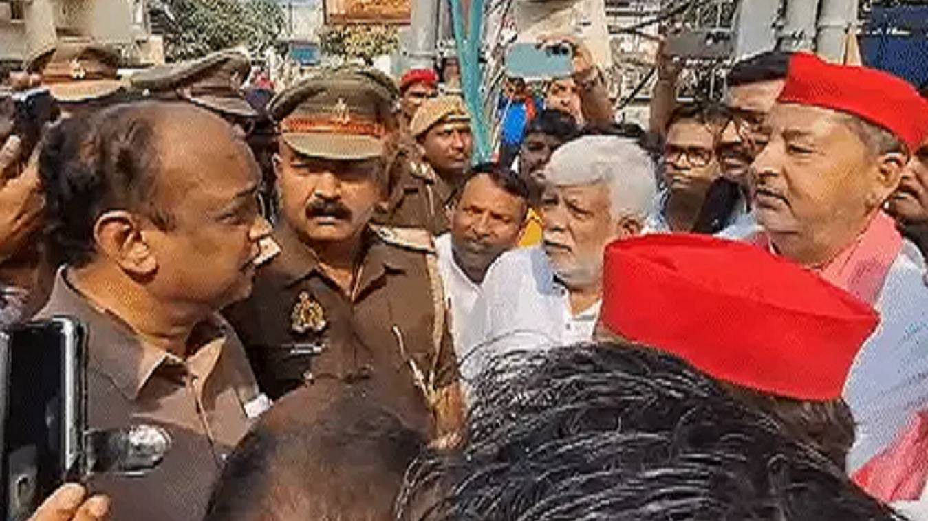 जब चौड़ी सड़कों ने तंग कर दी ज़िंदगियाँ, वाराणसी की दालमंडी में विरोध की लहर