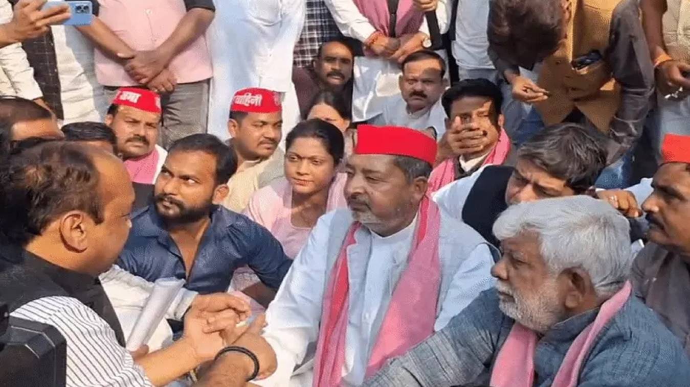 वाराणसी: दालमंडी में हथौड़ों और आंसुओं की सुबह, विकास की छांव में यादें ढेर