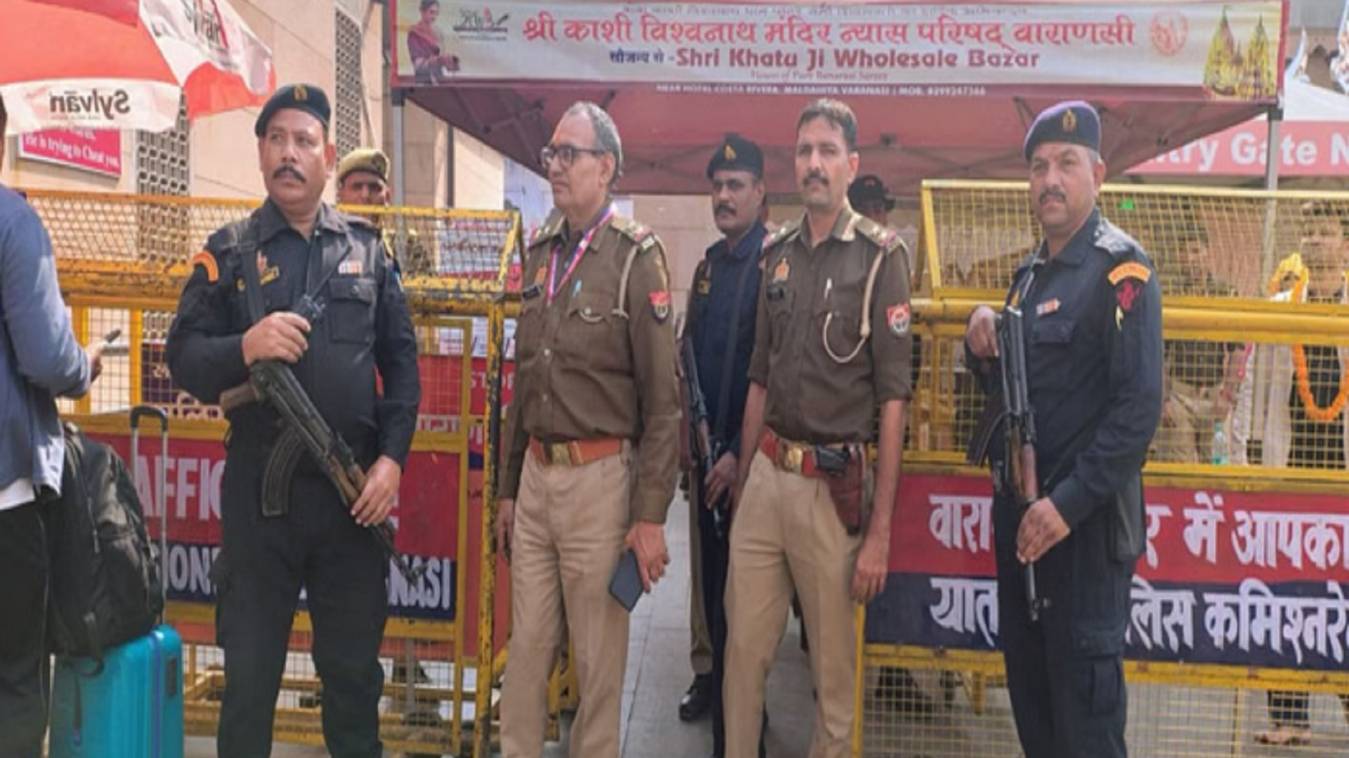 दिल्ली विस्फोट के बाद काशी सतर्क, पर सुरक्षा इंतजामों में दिखी ढिलाई