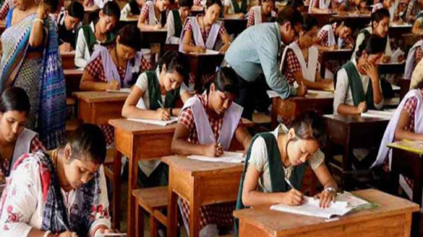 UP Board 2025-26 : हाईस्कूल और इंटर की परीक्षाओं की तैयारियाँ जोरों पर, 90 हजार से अधिक छात्र होंगे शामिल