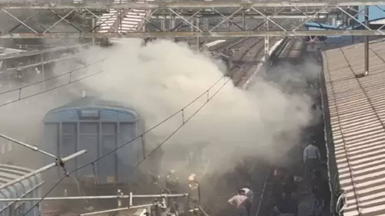 बरेली जंक्शन पर मालगाड़ी के डिब्बे में धुआं, समय रहते आग पर काबू