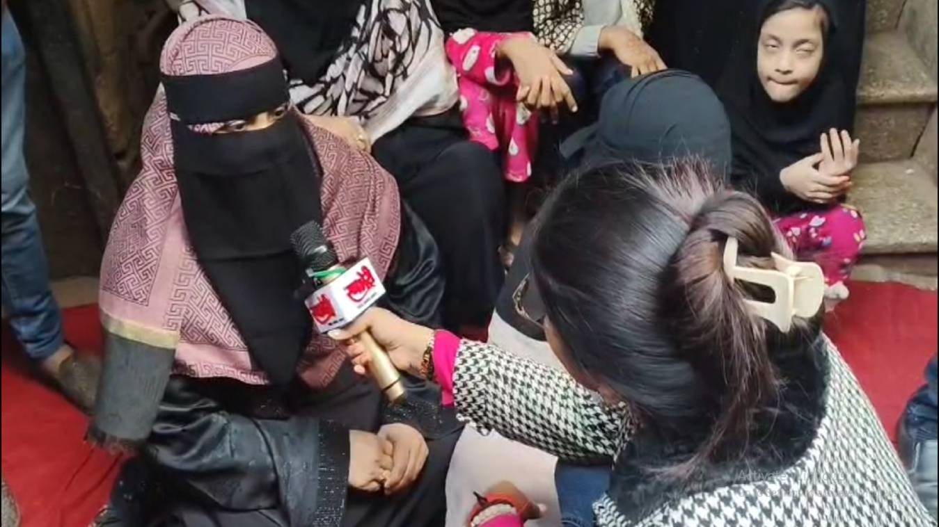 दालमंडी चौड़ीकरण पर बढ़ा विवाद: ध्वस्तीकरण के विरोध में महिलाएँ सड़क पर, बाज़ार बंद