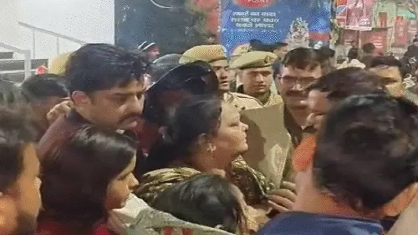भाई को पीटा तो भड़का बरेली- बेटे को छोड़ जिम ट्रेनर संग रहने पहुंची महिला पर हंगामा, हाईवे जाम
