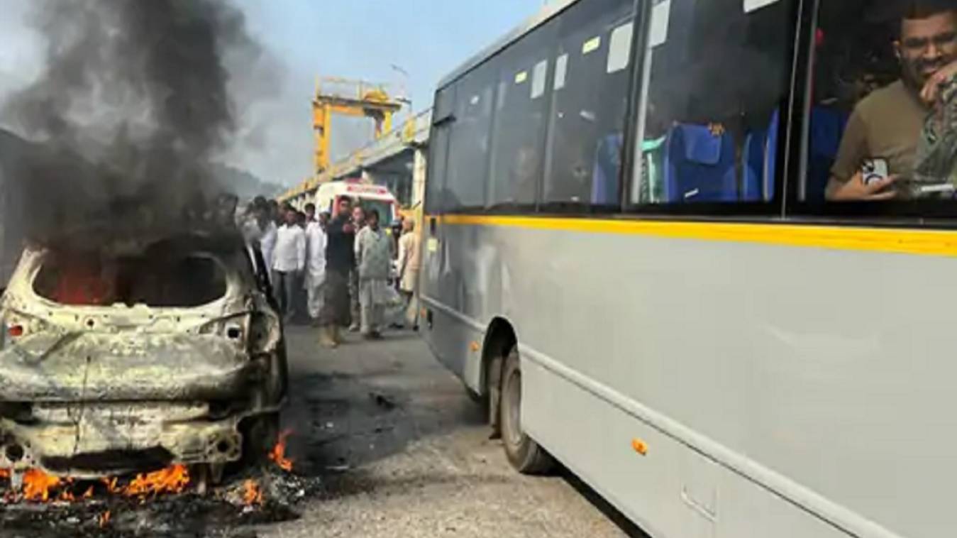 चलती XUV में अचानक धमाका, आग का गोला बनी कार; देवर-भाभी की जान बची