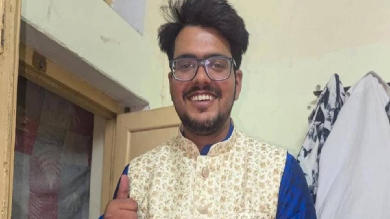 IIT-BHU छात्र की स्कूटी फिसलने से मौत: हेलमेट न पहनने से सिर में गंभीर चोट, पोस्टमॉर्टम के बाद परिजन ले गए शव 