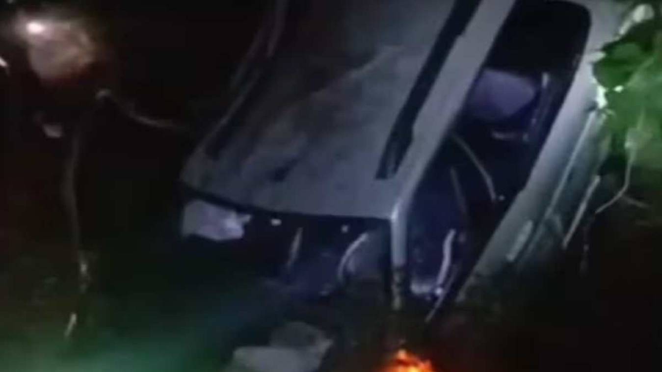    शादी में जा रही सफारी 20 फीट गहरी खाई में गिरी, 3 की मौत, शीशा तोड़कर निकाले गए घायल, वाराणसी से जा रहे थे जौनपुर 