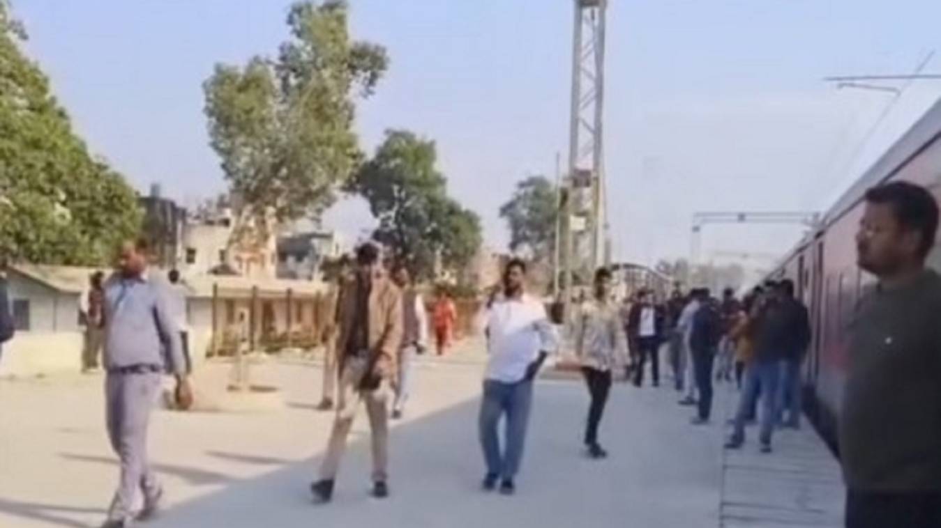 अयोध्या में बम की अफवाह से दो ट्रेनें स्टॉप, युवक गिरफ्तार