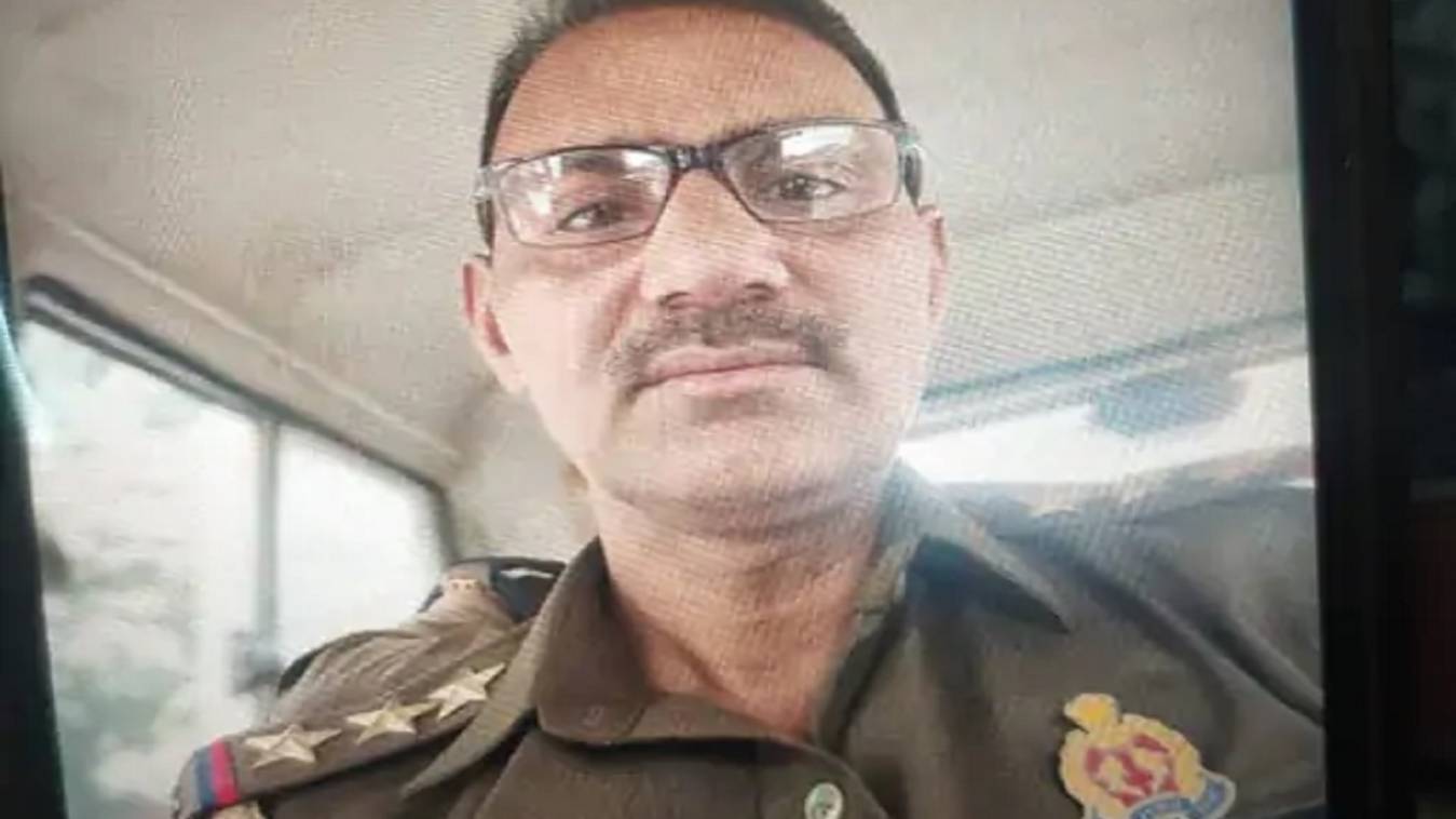 ई-रिक्शा छोड़ने के लिए 3000 की घूस लेते ट्रैफिक इंस्पेक्टर लाइन हाजिर