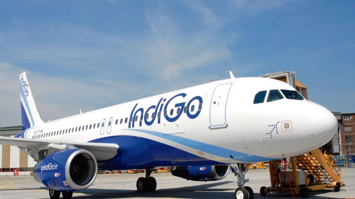 वाराणसी एयरपोर्ट पर इंडिगो की 22 उड़ानें रद्द