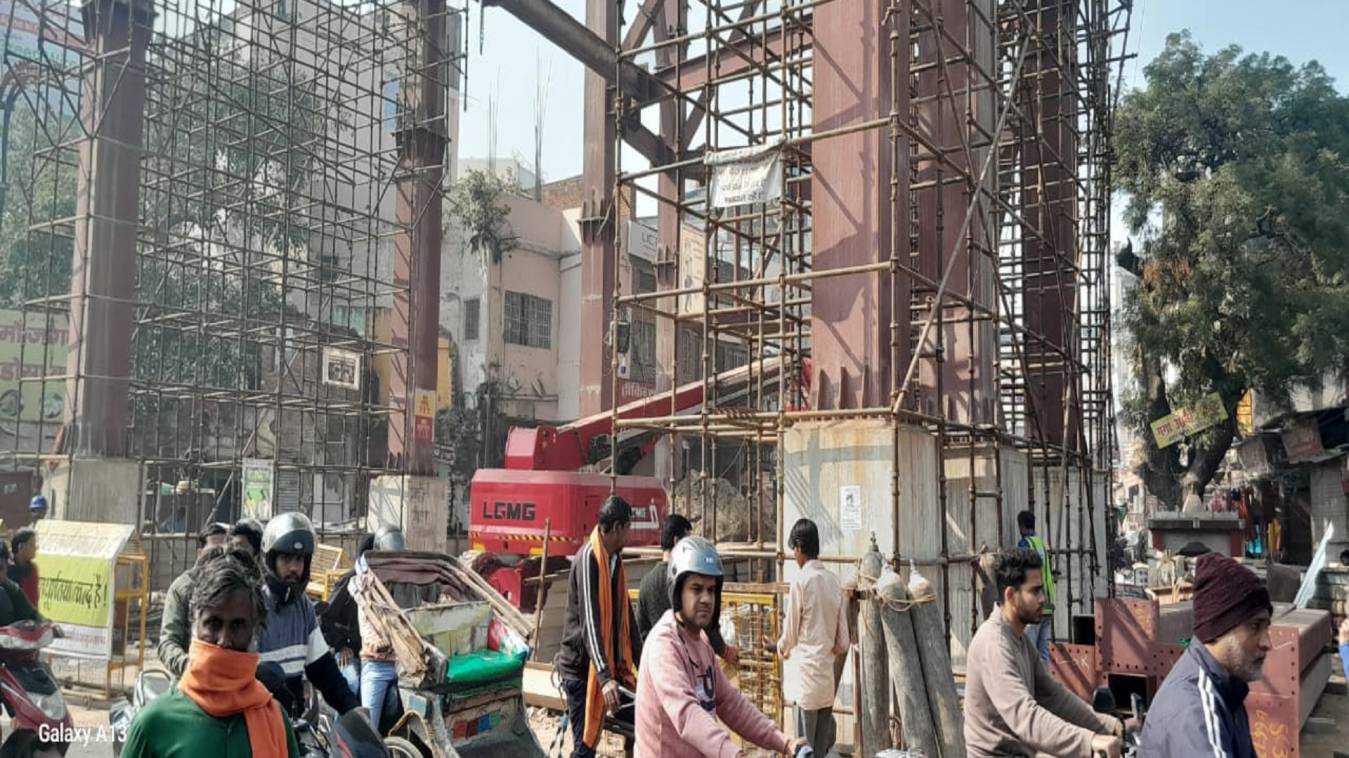 गिरजाघर चौराहे पर रोज ठहरती शहर की सांस