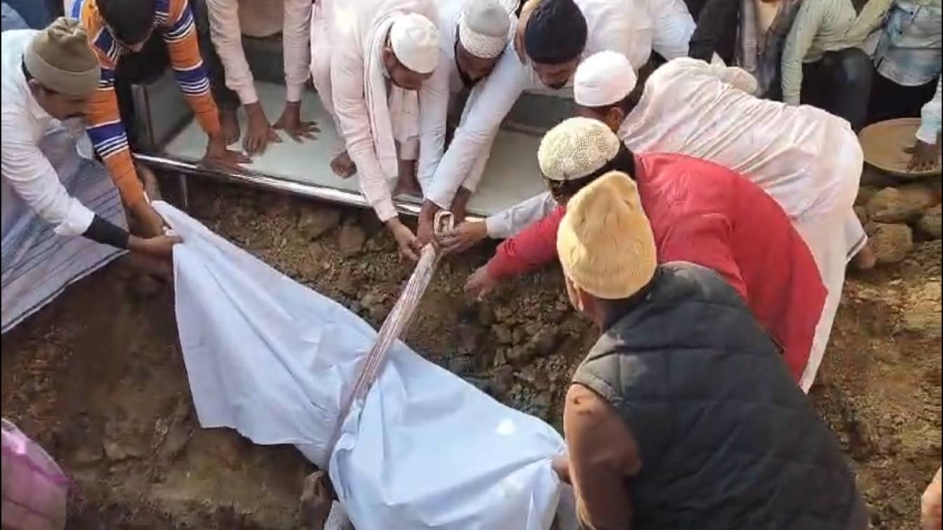 एक्सप्रेस-वे पर मौत का तांडव: कांस्टेबल की पत्नी और चार बच्चे खत्म, सदमे में दोस्त ने भी तोड़ा दम