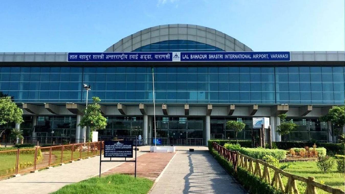 लगातार कैंसिल फ्लाइट्स से बवाल: वाराणसी एयरपोर्ट पर एयरलाइंस स्टाफ से भिड़े यात्री