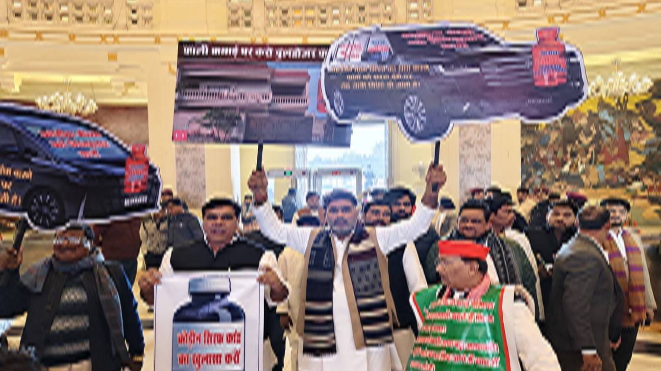 नकली कफ सिरप के सवालों से घिरी सरकार, विधानसभा में अतुल प्रधान का तीखा विरोध