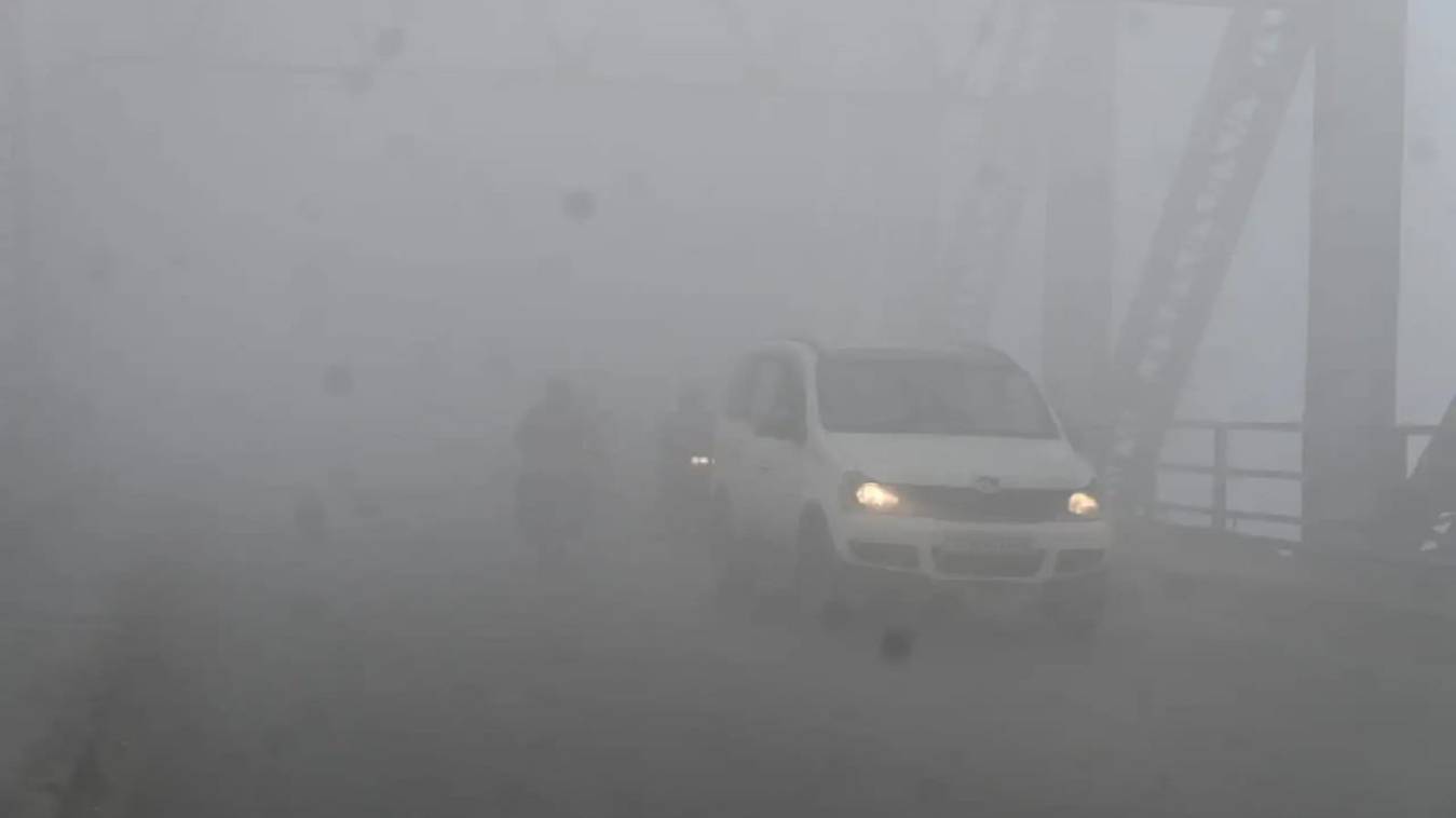 पहाड़ों से आ रही बर्फीली हवाओं ने बढ़ाई ठिठुरन