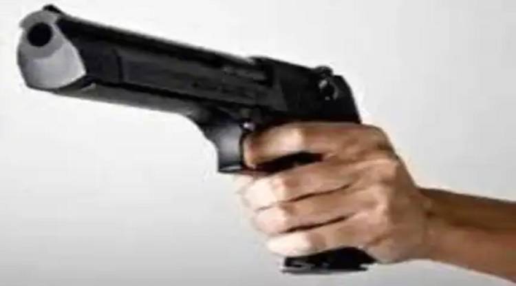 बीएचयू अस्पताल में महिलाकर्मी को बंदूक दिखाकर जान से मारने की धमकी, जाने पूरा मामला 