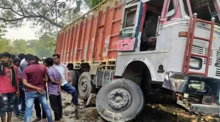 गाजीपुर सड़क हादसा : चाय की दुकान में घुसा बेकाबू ट्रक, छह लोगों की मौत