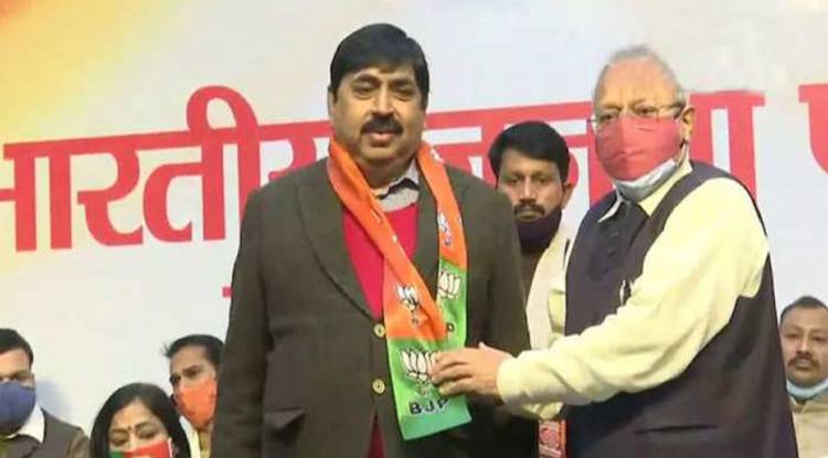 UP Election 2022: BJP में शामिल हुए मुलायम के रिश्तेदार प्रमोद गुप्ता