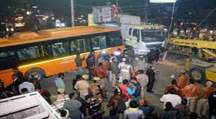 कानपुर में तेज रफ्तार ई-बस ने कई वाहनों को रौंदा, छह घायल, एक की हालत गंभीर