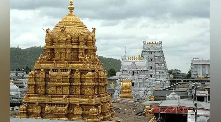 तिरुमाला के वेंकटेश्वर मंदिर में श्रद्धालुओं की जुटी भारी भीड़, भगदड़ जैसे हालात, 3 लोग जख्मी