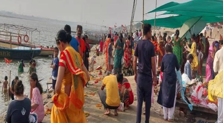 Akshay Tritiya 2022: आज 'अक्षय तृतीया' पर भक्तों ने गंगा में लगाई आस्था की डुबकी