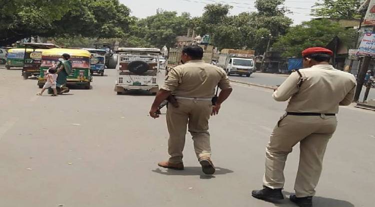अवैध स्टैंड के खिलाफ पुलिस ने की कार्रवाई, 12 वाहन सीज