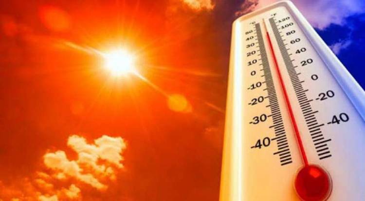 सूरज की तल्ख किरणों से लोग बेहाल, तापमान पहुंचा 45°C के पास