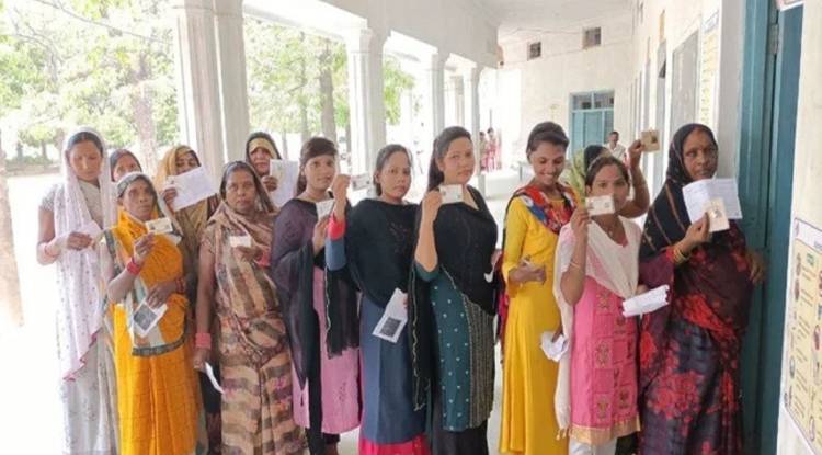 Loksabha By Election 2022 : एक बजे तक रामपुर में 26.39 फीसदी हुई वोटिंग और आजमगढ़ में 29.48 फीसदी मतदान 