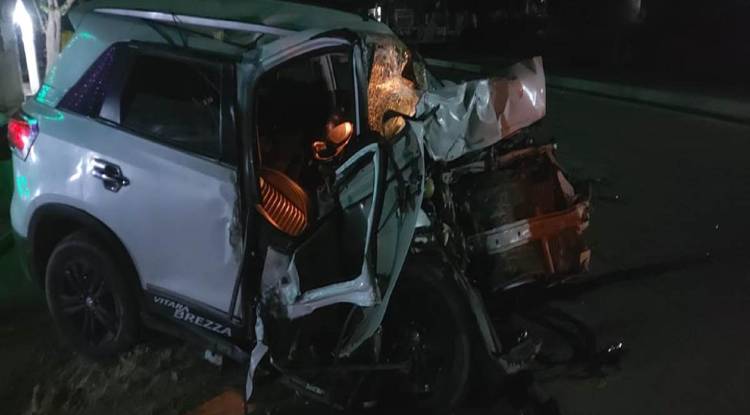 आजमगढ़ में तेज रफ्तार ट्रक से टकराई कार, हादसे में दो लोगों की मौत, तीन घायल 