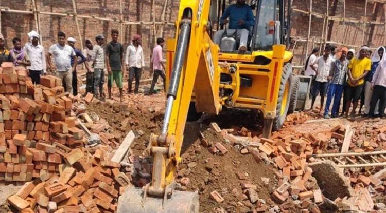 अलीपुर में गिरी निर्माणाधीन गोदाम की दीवार, 6 जदूरों की दबकर मौत