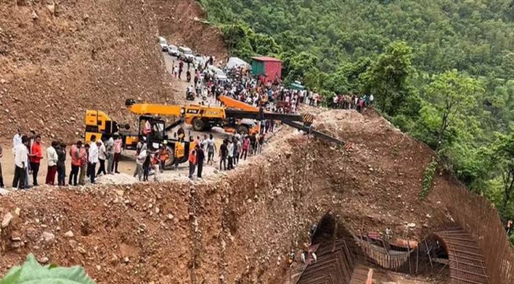 ऋषिकेश-बद्रीनाथ हाईवे पर निर्माणाधीन पुल के गिरने से मचा हड़कंप, 6 मजदूर घायल