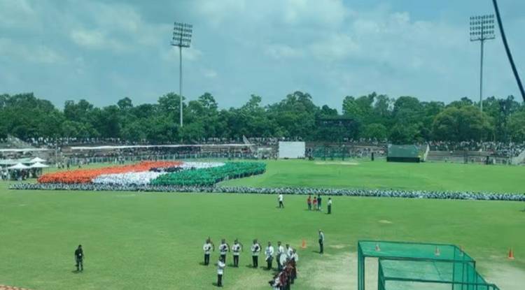 World Record: चंडीगढ़ में क्रिकेट स्टेडियम में 7500 स्टूडेंट्स ने बनाया ह्यूमन फ्लैग, वर्ल्ड रिकॉर्ड में नाम हुआ दर्ज
