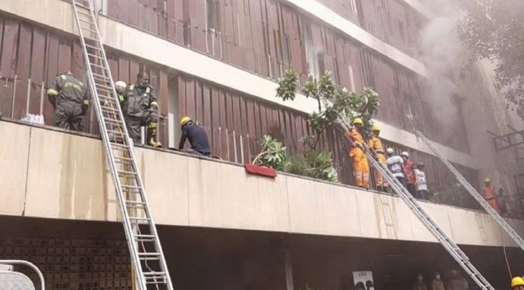 हजरतगंज के होटल में लगी भीषण आग: 2 की मौत-7 घायल,  सीएम योगी ने दिए जांच के आदेश