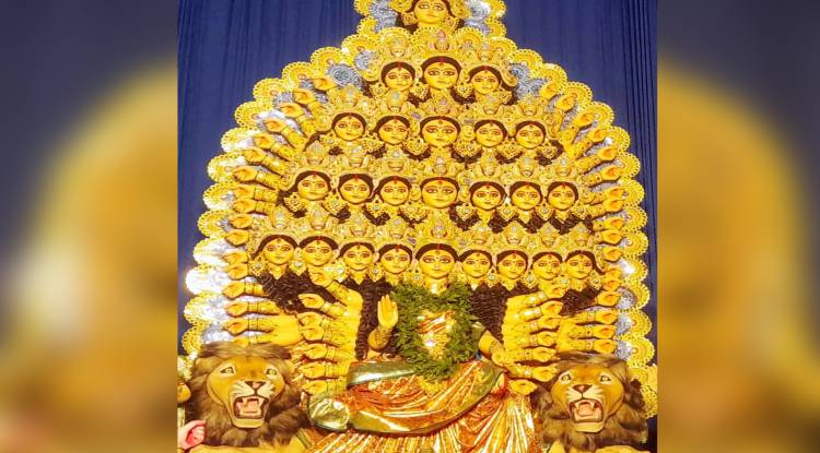 पूजा पंडाल में 25 मुख वाली मां दुर्गा विराजमान