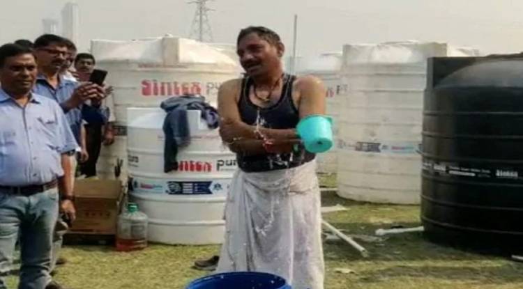 भाजपा नेता की बदसुलुकी पर दिल्ली जल बोर्ड डायरेक्टर ने दी जल परीक्षा, कहा- पानी जहरीला नहीं, साफ